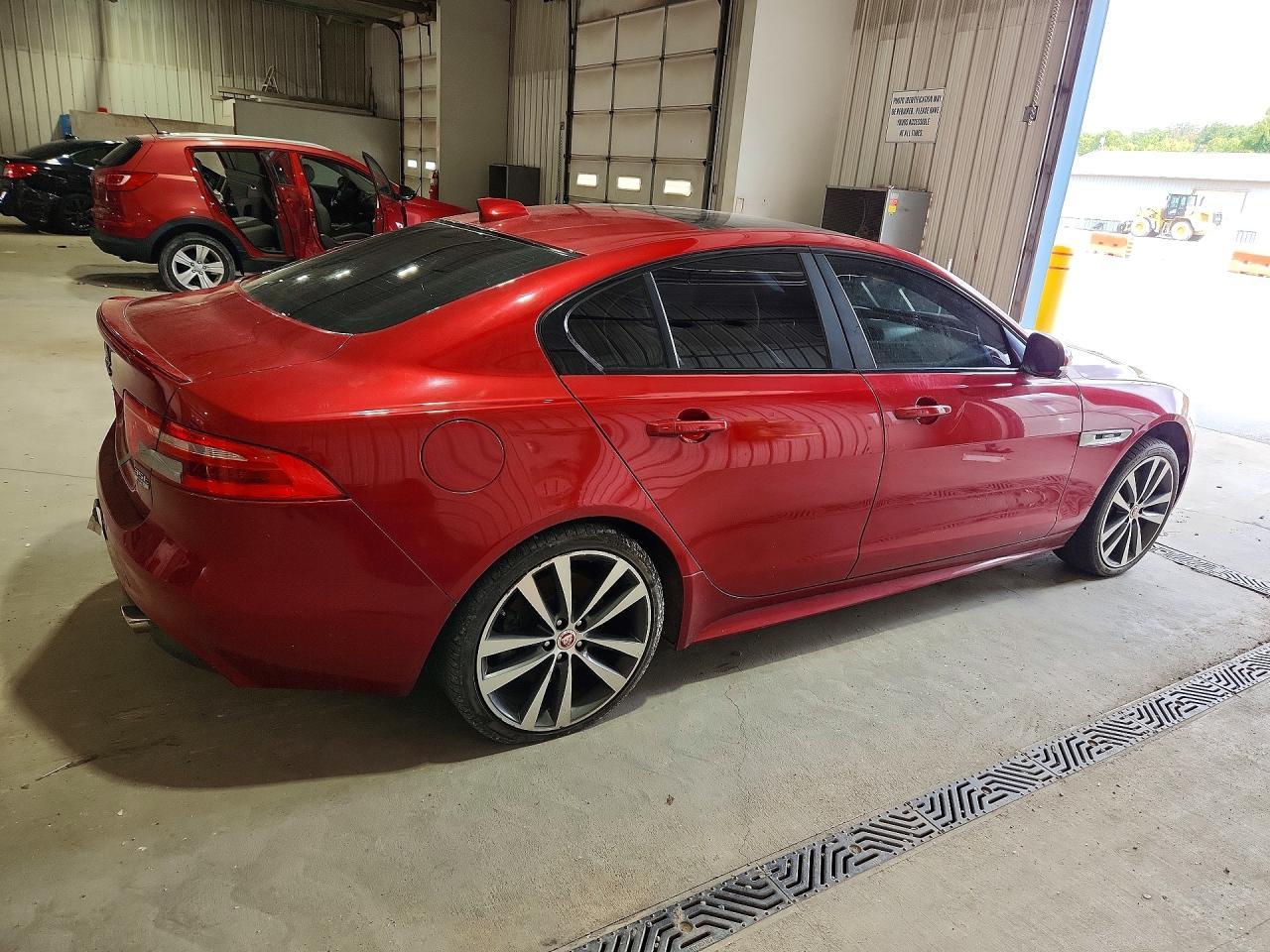 2017 Jaguar Xe R - Sport - Фото 3