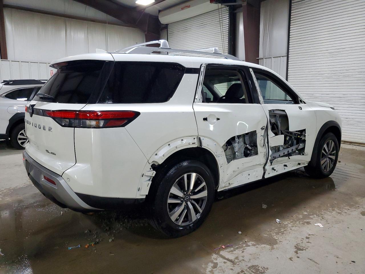 2024 Nissan Pathfinder Sl - Image 3