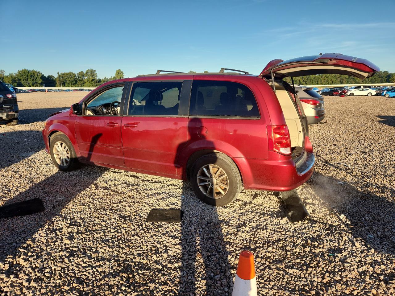 2015 Dodge Grand Caravan Sxt - Image 2