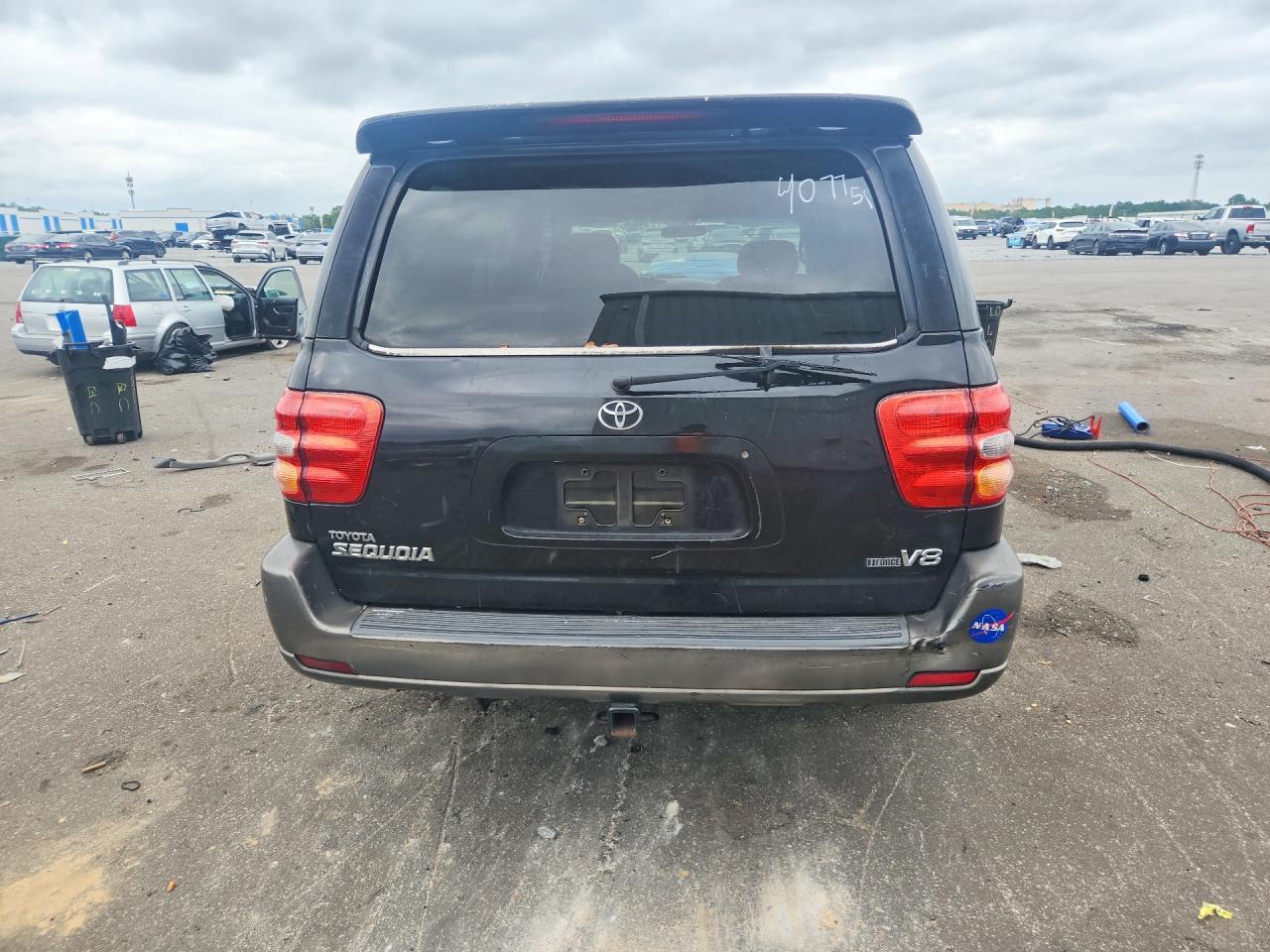 2004 Toyota Sequoia Sr5 - Image 6