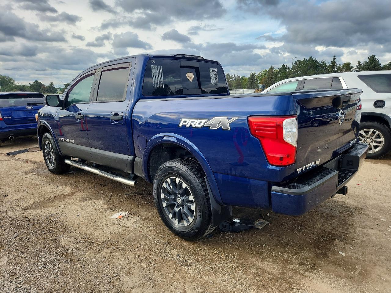 2019 Nissan Titan Pro-4X - Фото 2