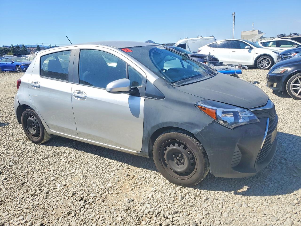 2017 Toyota Yaris 5-Door L Fleet - Фото 4