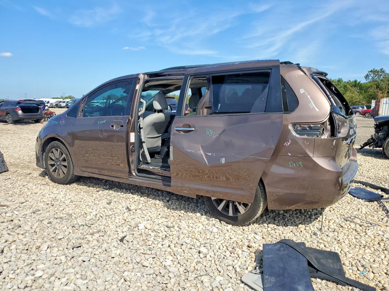 2018 Toyota Sienna Limited 7-Passenger - Фото 2