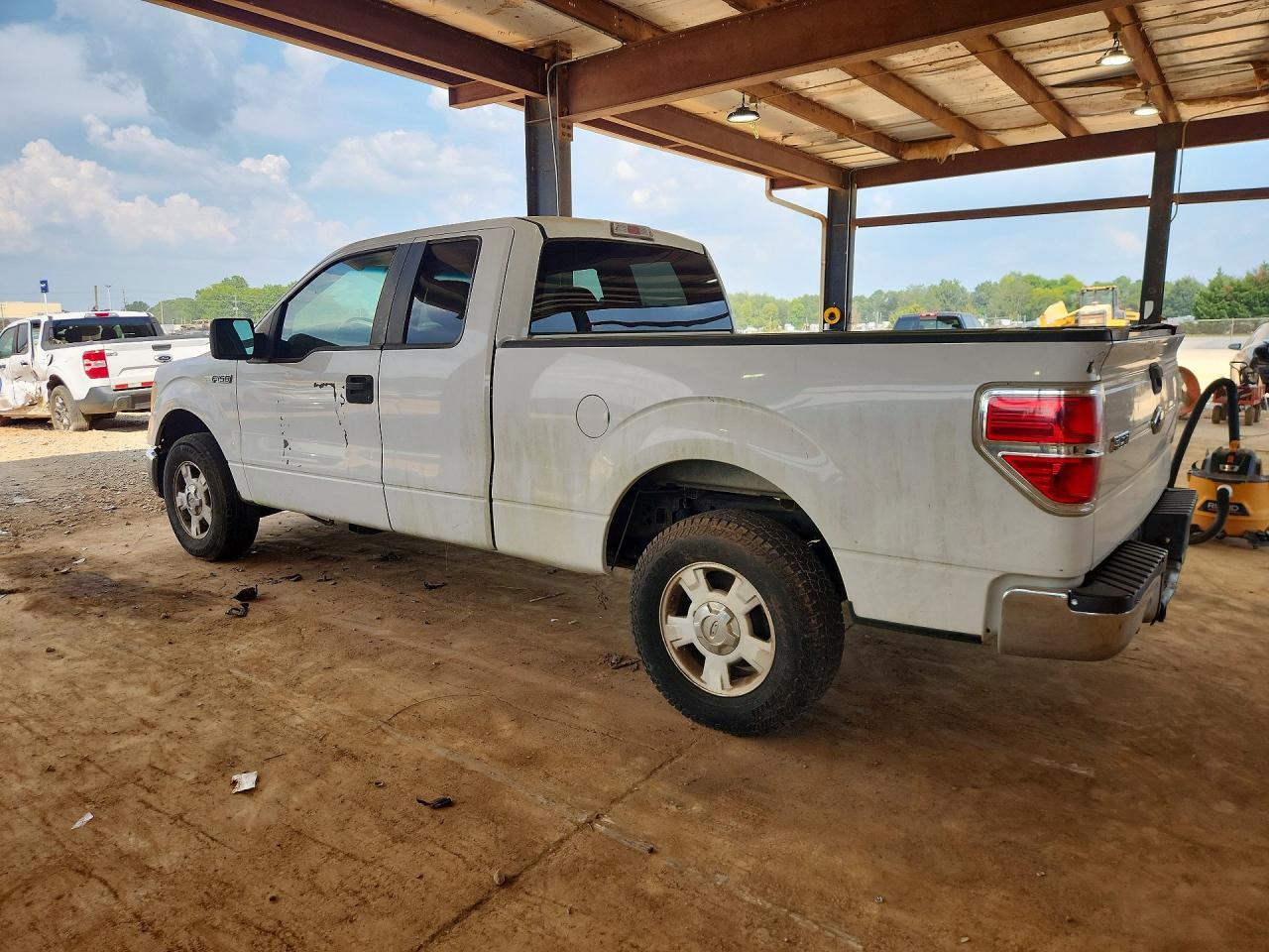 2010 Ford F150 Super Cab - Фото 2
