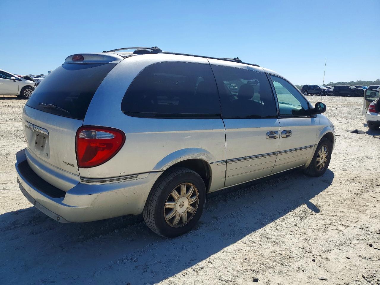 2005 Chrysler Town & Country Touring - Фото 3