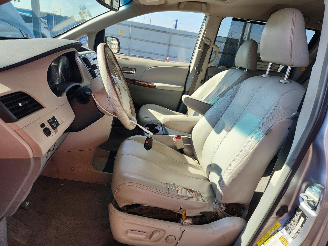 2011 Toyota Sienna Xle 8-Passenger - Image 7