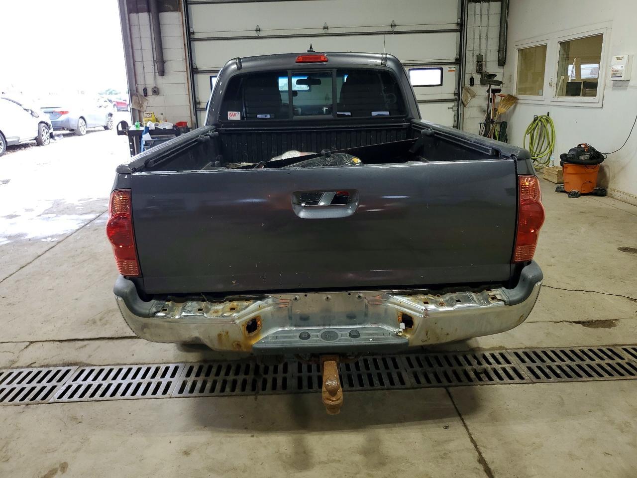 2015 Toyota Tacoma V6 - Фото 6