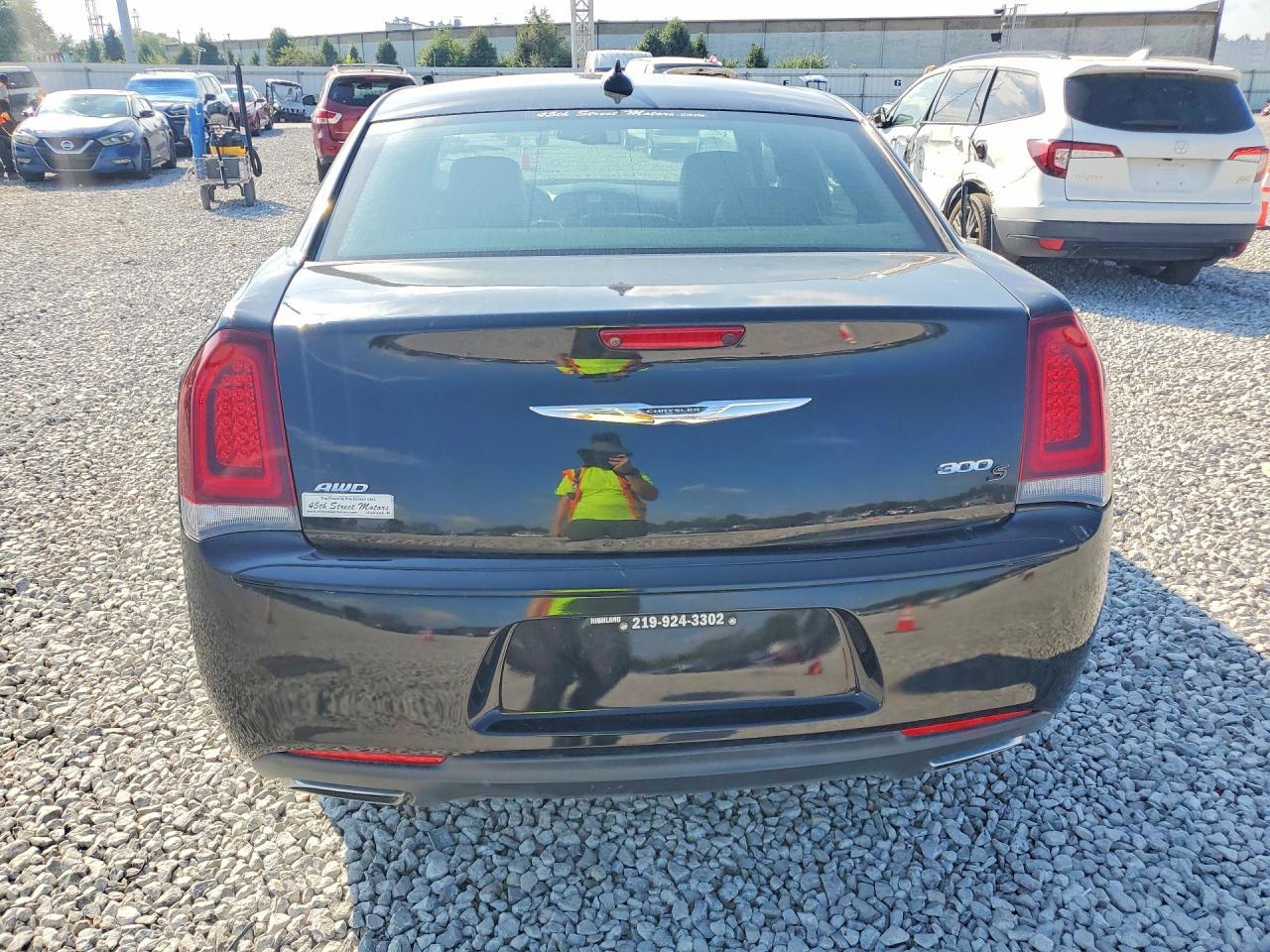 2016 Chrysler 300 S - Фото 6