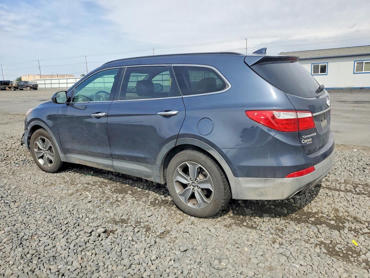 2016 Hyundai Santa Fe Se - Image 2