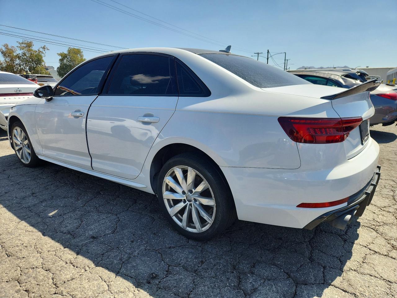 2018 Audi A4 Premium - Фото 2