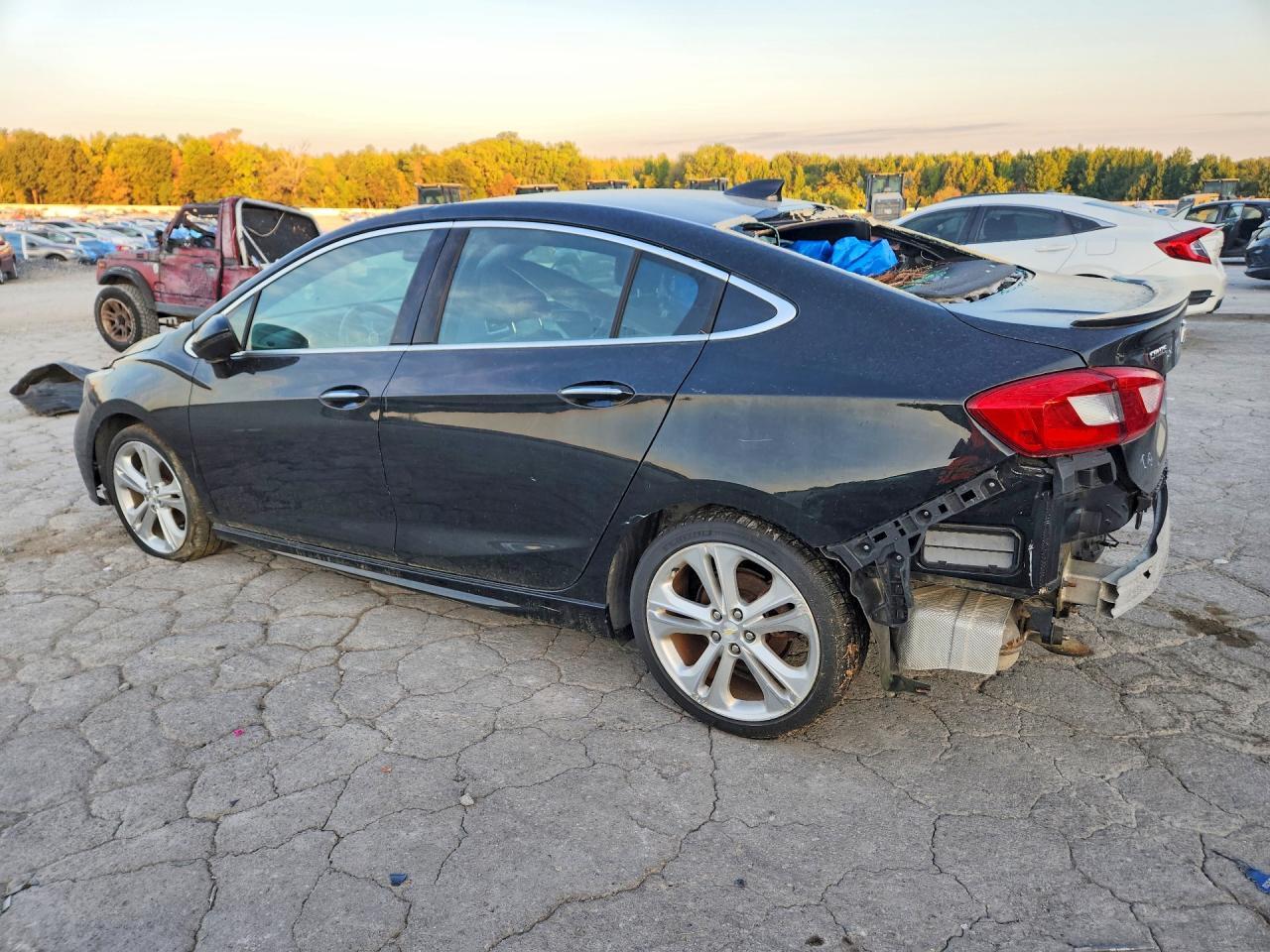 2018 Chevrolet Cruze Premier - Фото 2