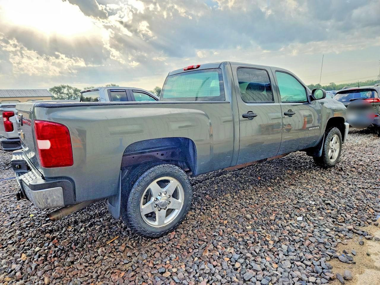 2011 Chevrolet Silverado K2500 Heavy Duty - Image 3