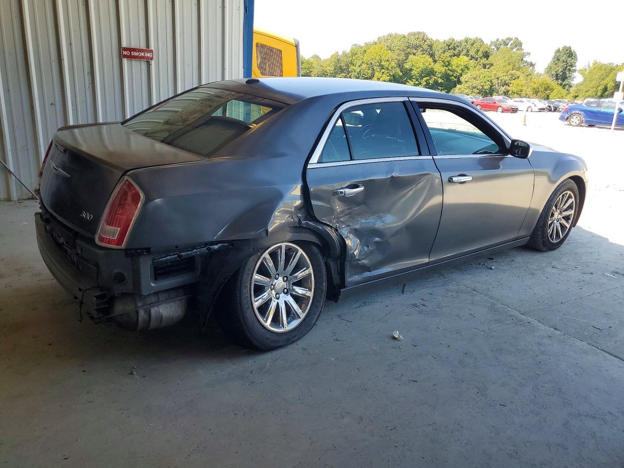 2012 Chrysler 300 Limited - Фото 3