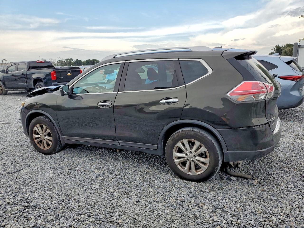 2015 Nissan Rogue Sv - Image 2