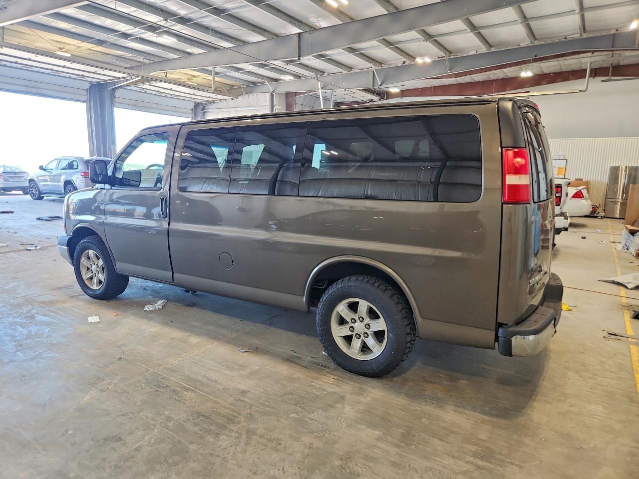 2014 GMC Savana G1500 Lt - Image 2
