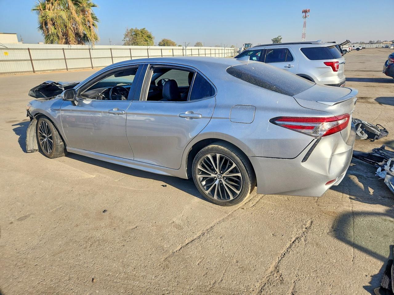 2019 Toyota Camry Se - Фото 2