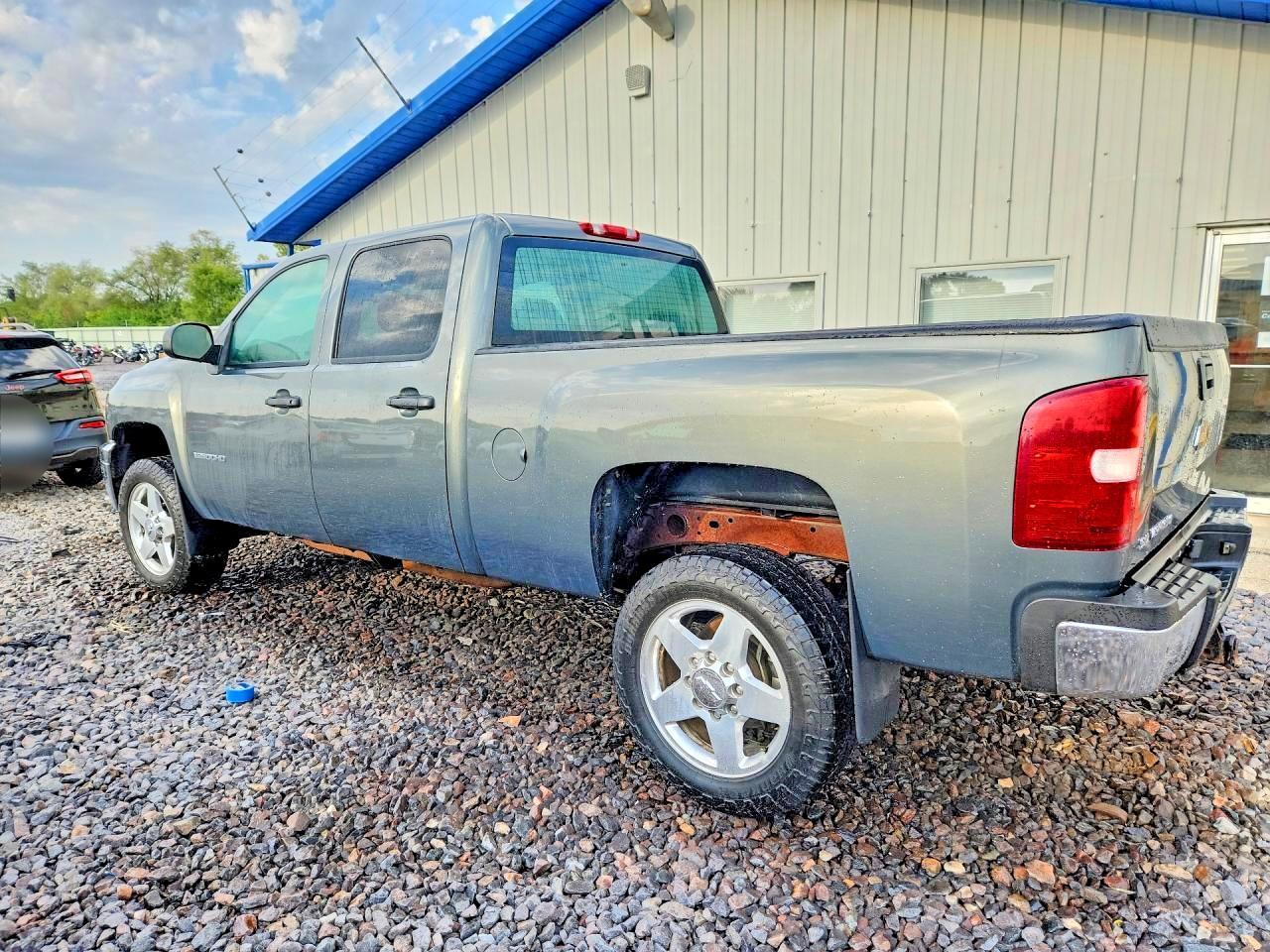 2011 Chevrolet Silverado K2500 Heavy Duty - Image 2