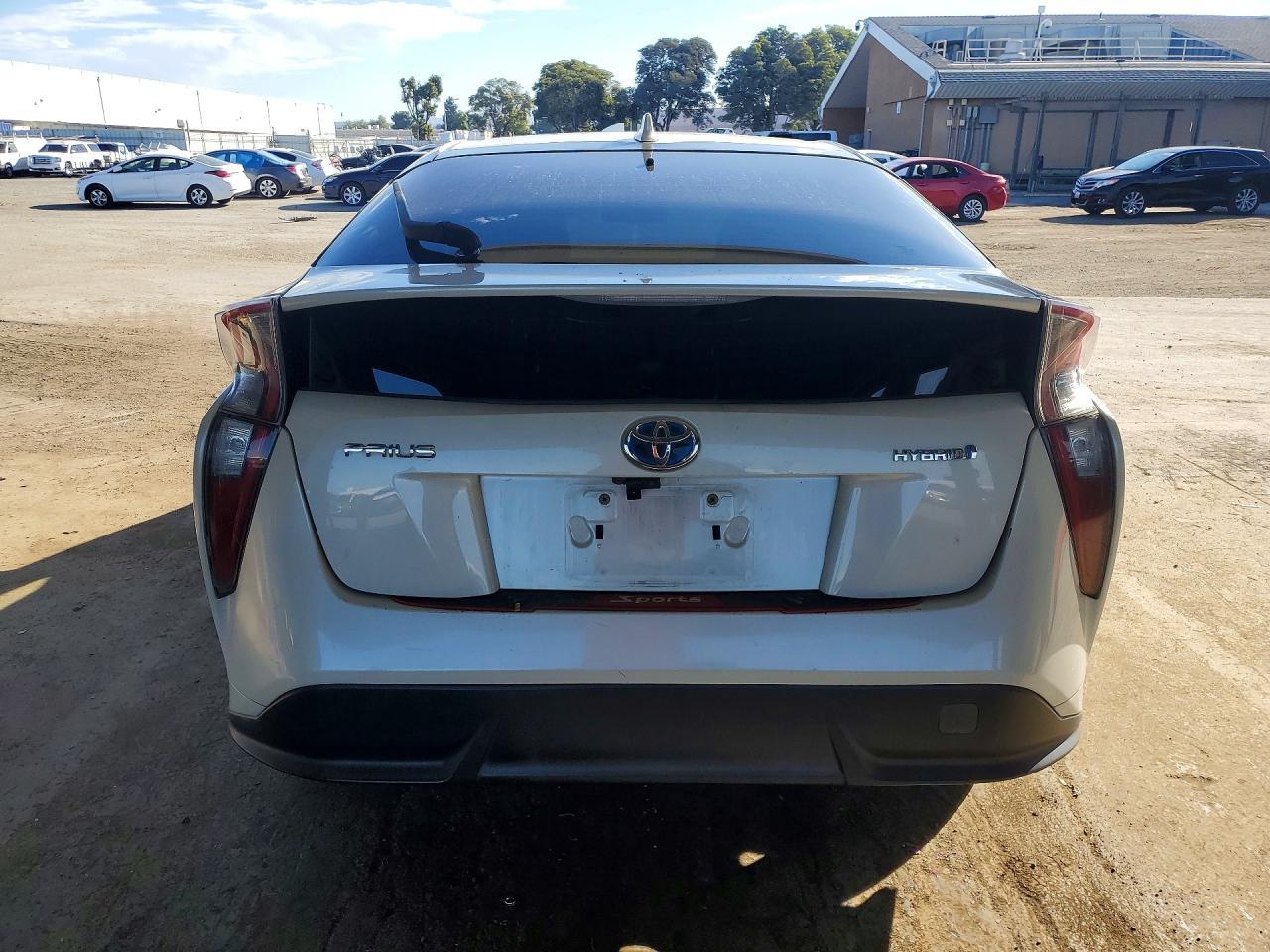 2016 Toyota Prius Four Touring - Фото 6