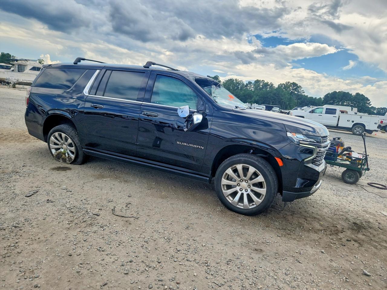 2023 Chevrolet Suburban K1500 Premier - Image 4