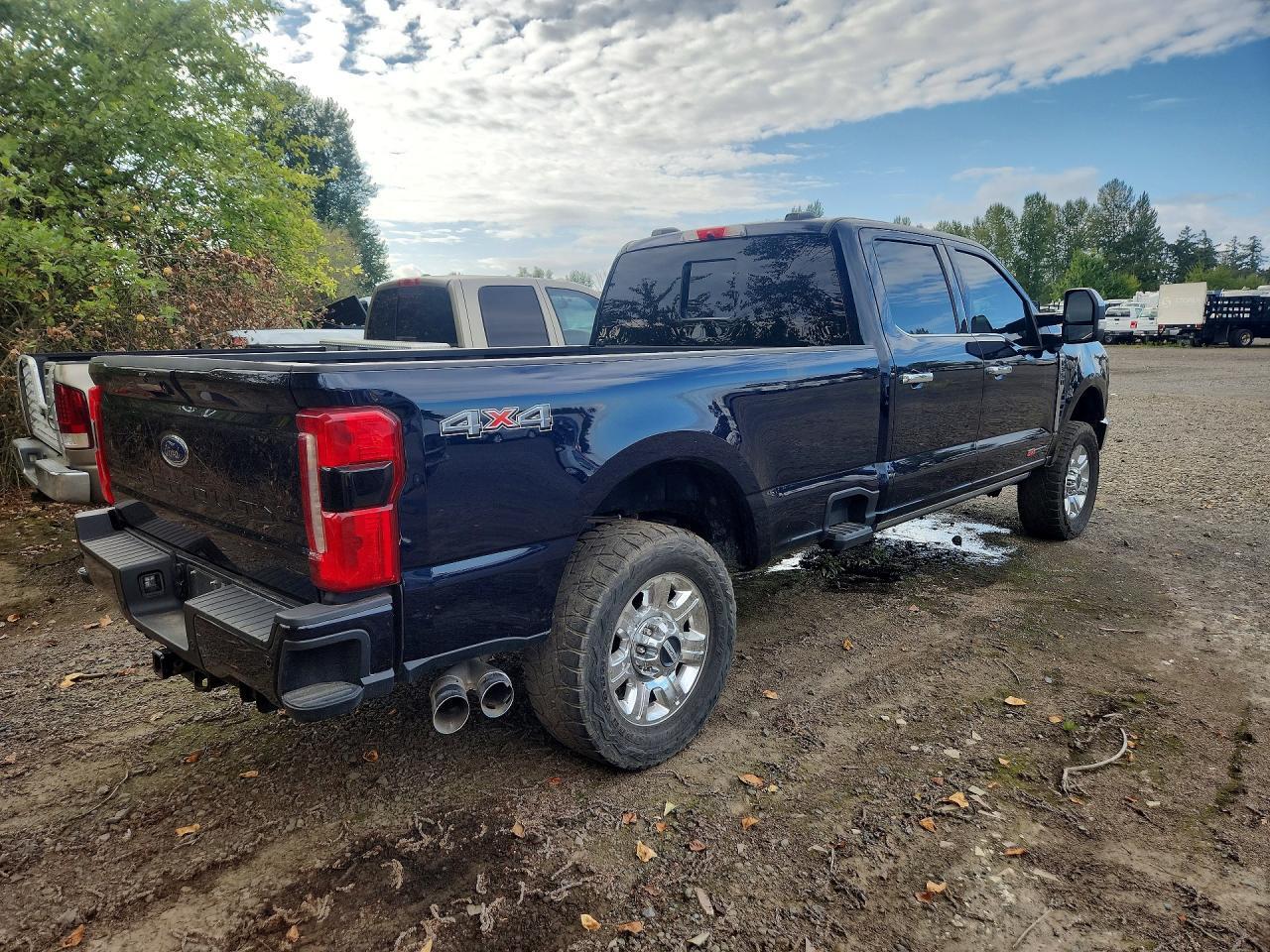 2023 Ford F350 Super Duty - Фото 3
