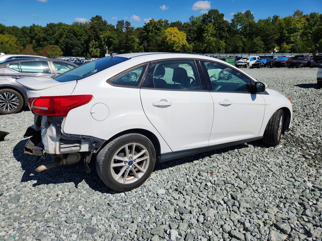 2017 Ford Focus Se - Image 3