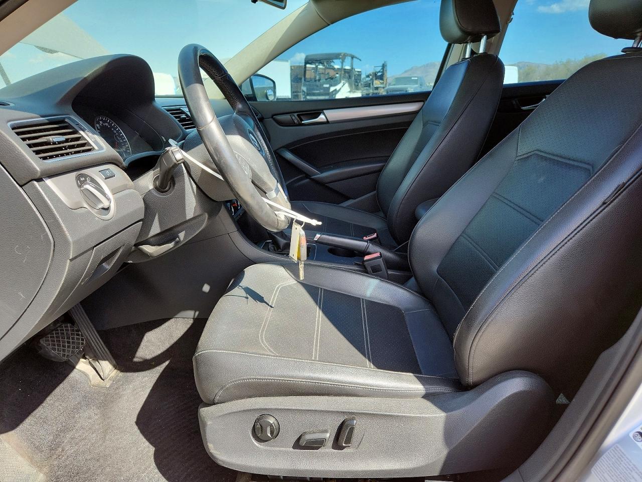 2015 Volkswagen Passat S - Фото 7