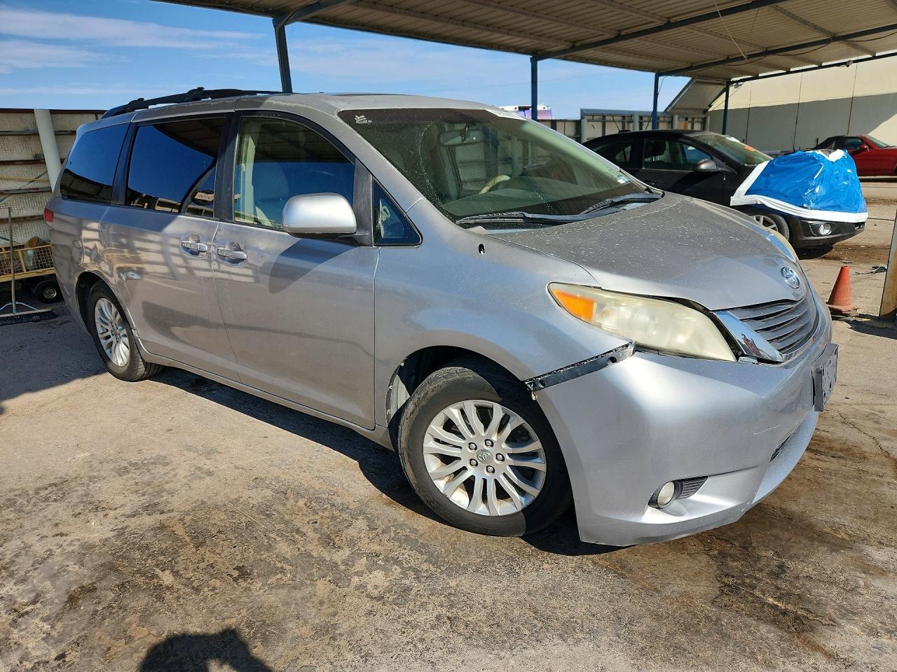 2011 Toyota Sienna Xle 8-Passenger - Image 4