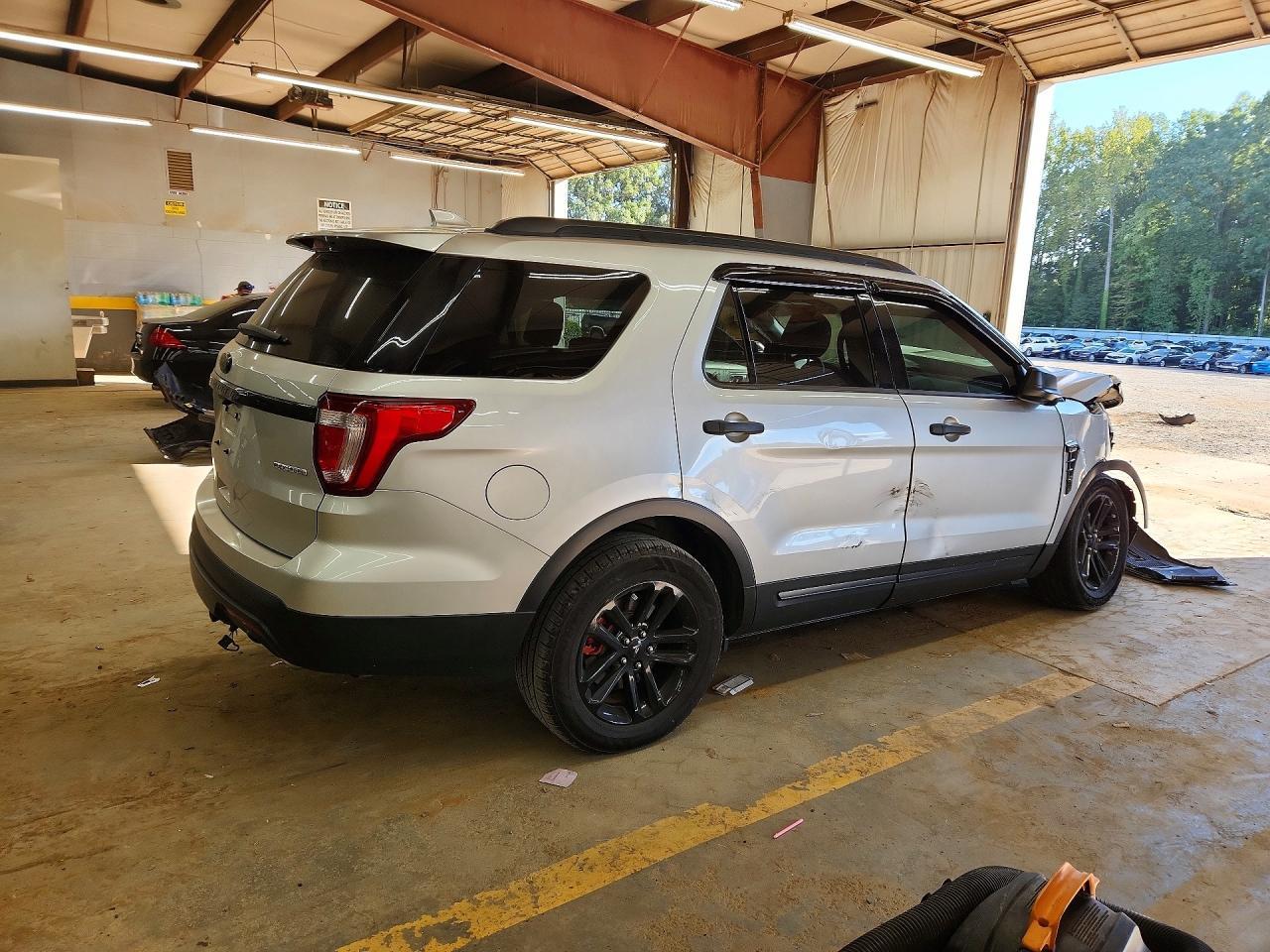 2016 Ford Explorer - Фото 3