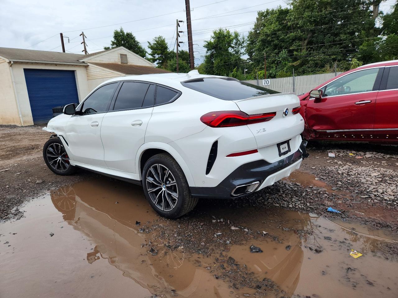 2022 BMW X6 xDrive40I - Image 2