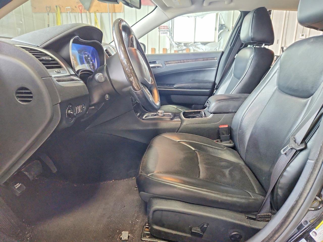 2017 Chrysler 300C - Image 7