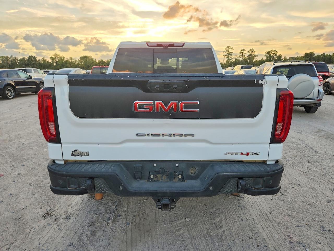 2023 GMC Sierra K1500 At4X - Image 6