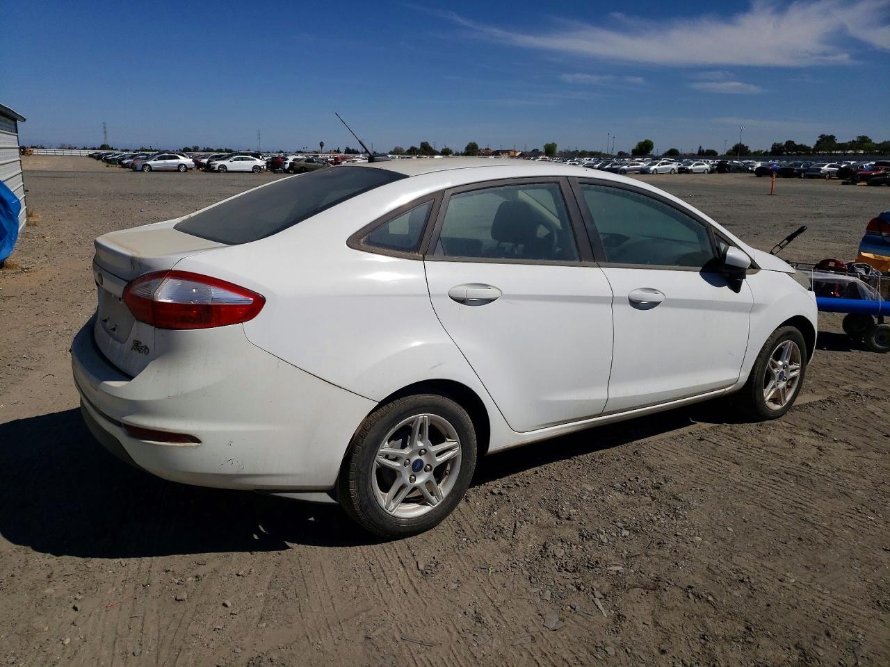 2017 Ford Fiesta Se - Фото 3