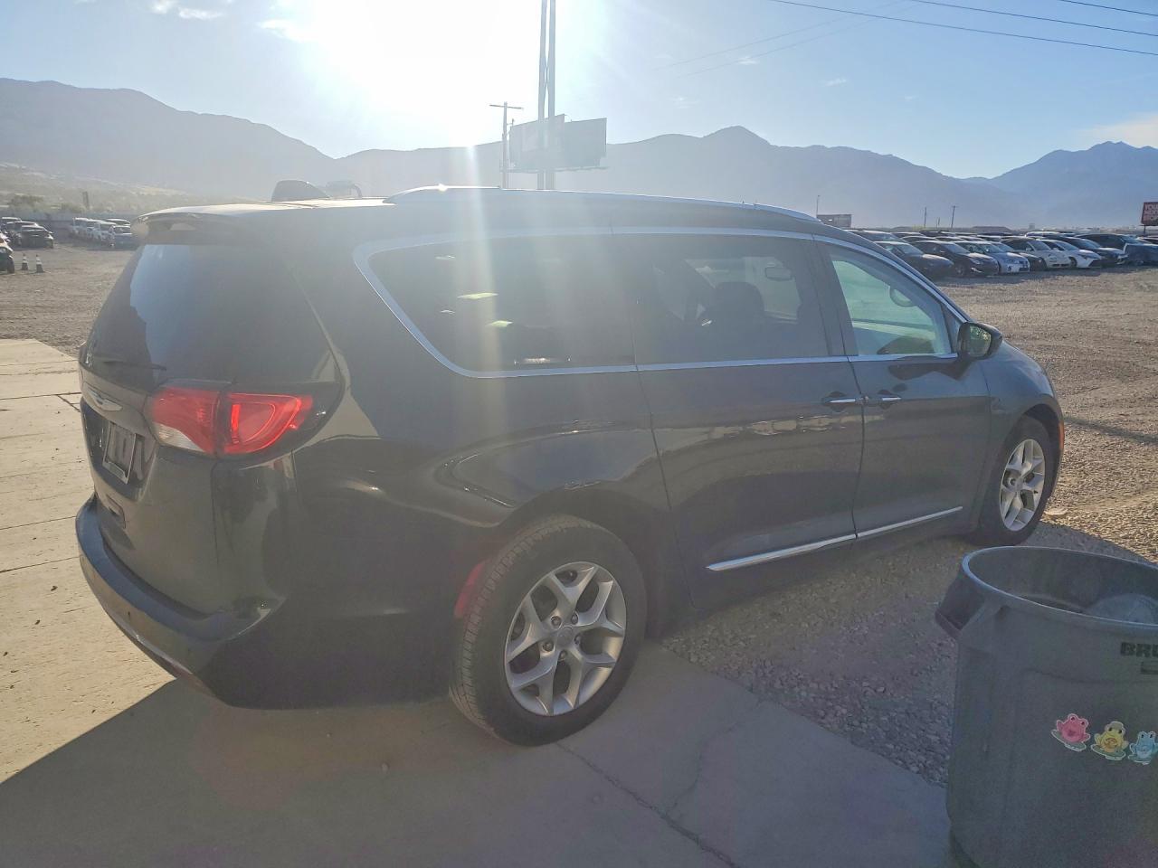 2017 Chrysler Pacifica Touring L Plus - Image 3