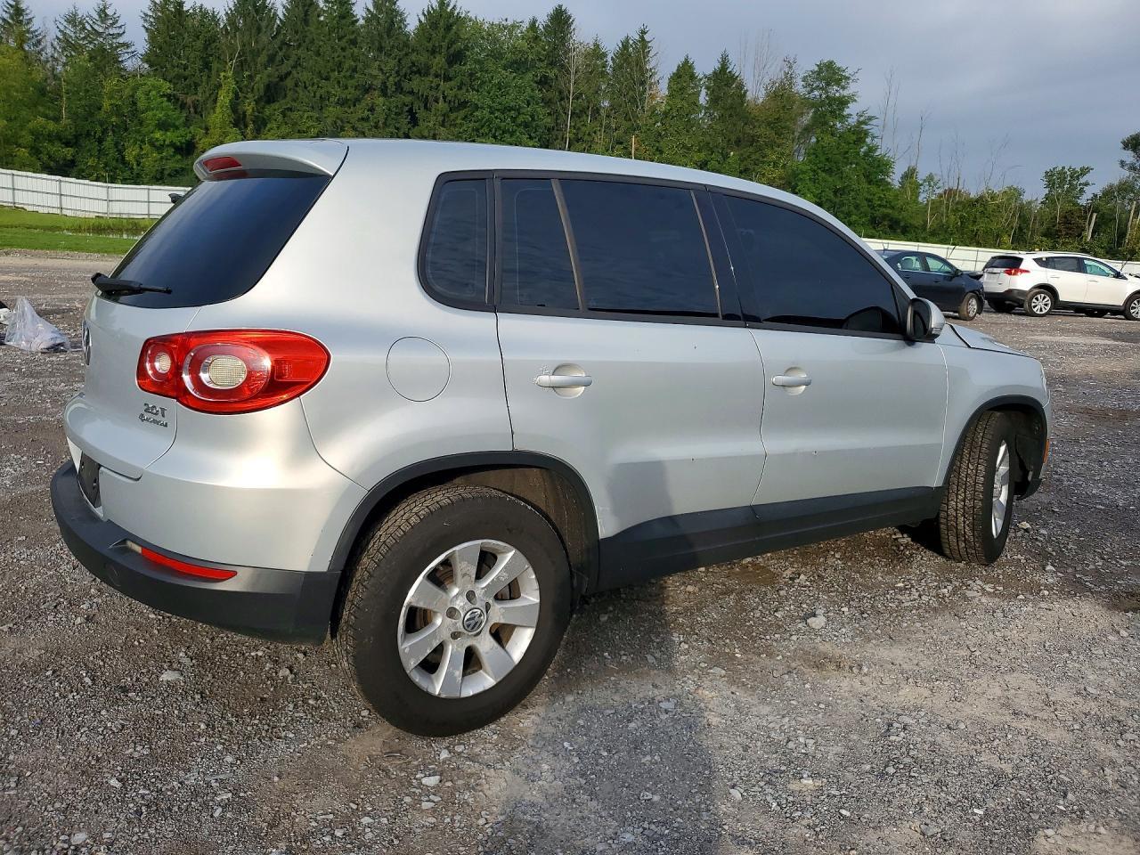 2010 Volkswagen Tiguan S - Фото 3