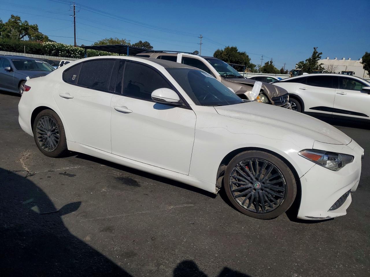 2018 Alfa Romeo Giulia Ti - Image 4