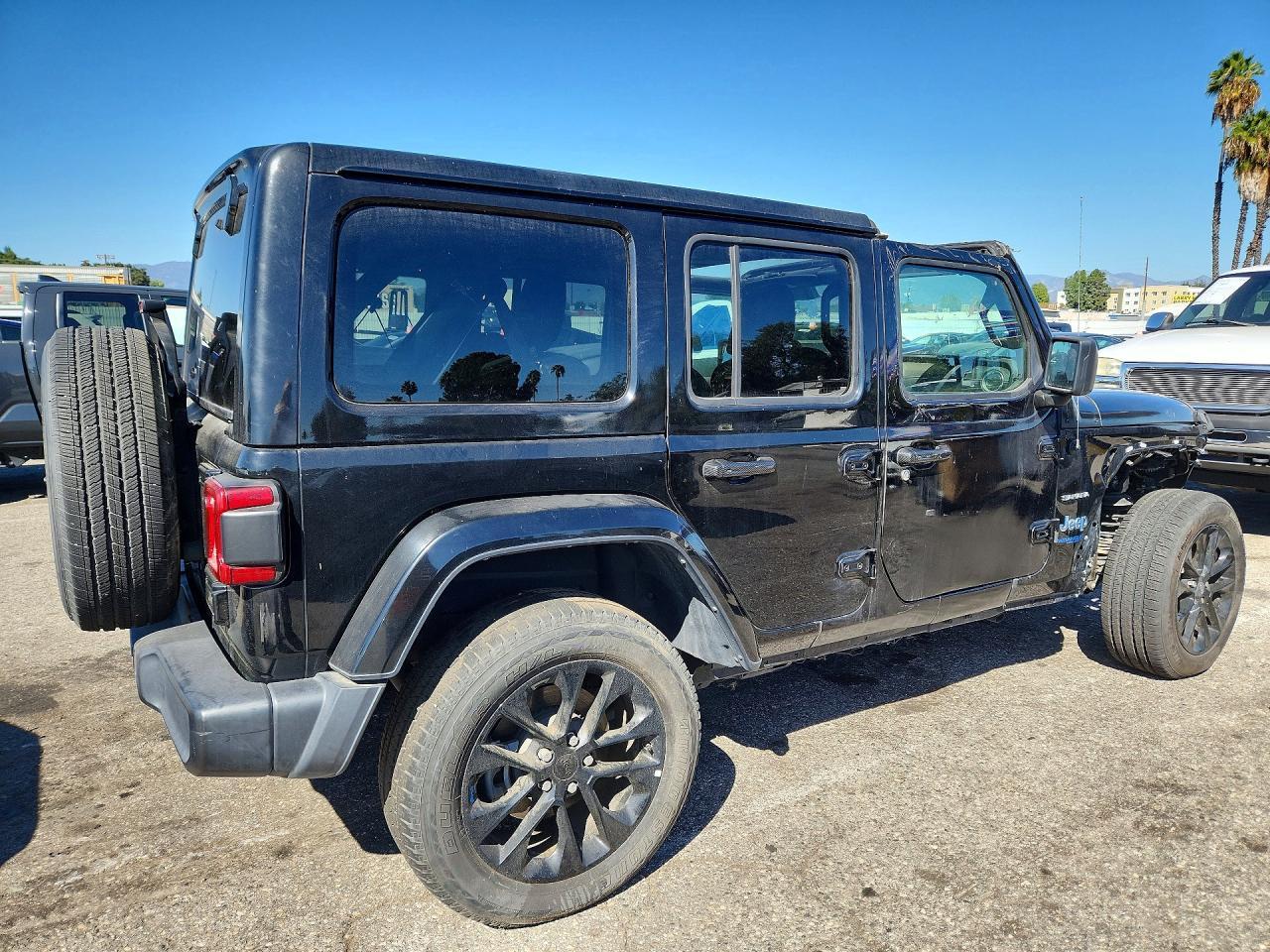 2022 Jeep Wrangler Unlimited Sahara 4Xe - Image 3