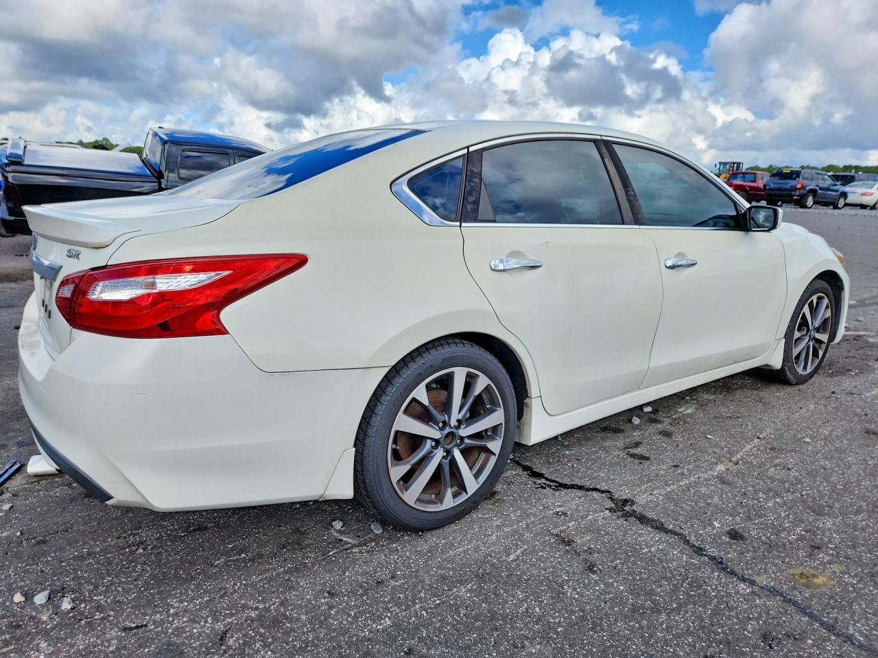 2016 Nissan Altima 2.5 Sr - Фото 3