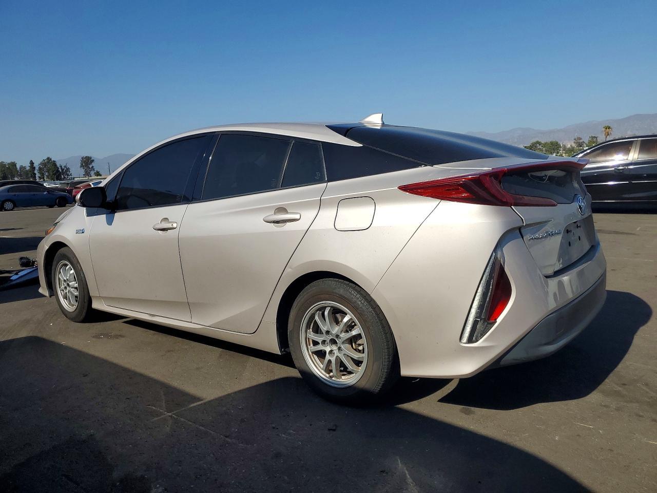 2019 Toyota Prius Prime Plus - Image 2