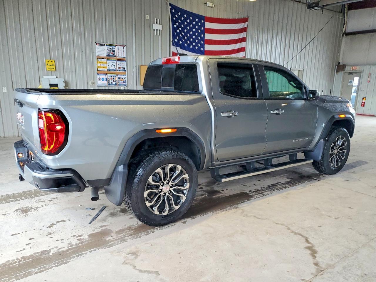 2025 GMC Canyon Denali - Image 3