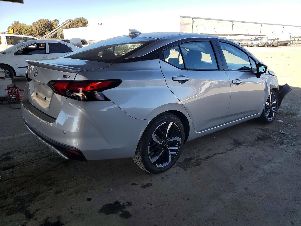2024 Nissan Versa Sr - Фото 3