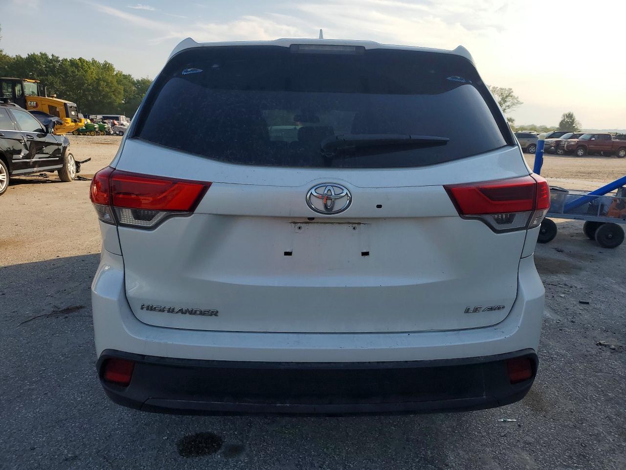 2017 Toyota Highlander Le Plus - Фото 6
