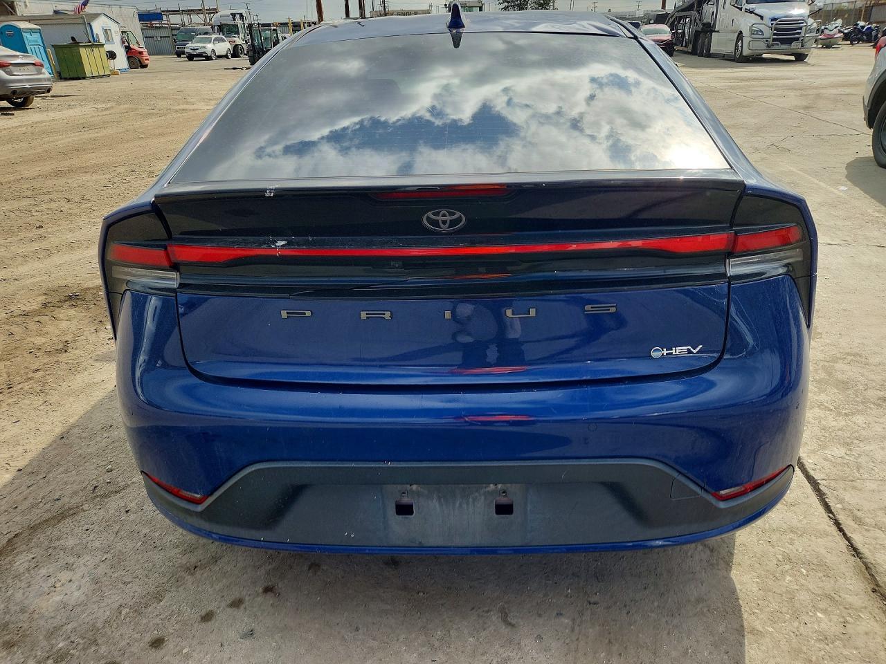 2023 Toyota Prius Le - Image 6