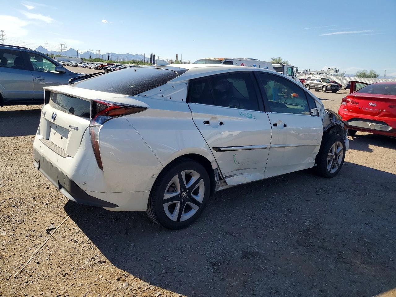 2017 Toyota Prius Three Touring - Image 3