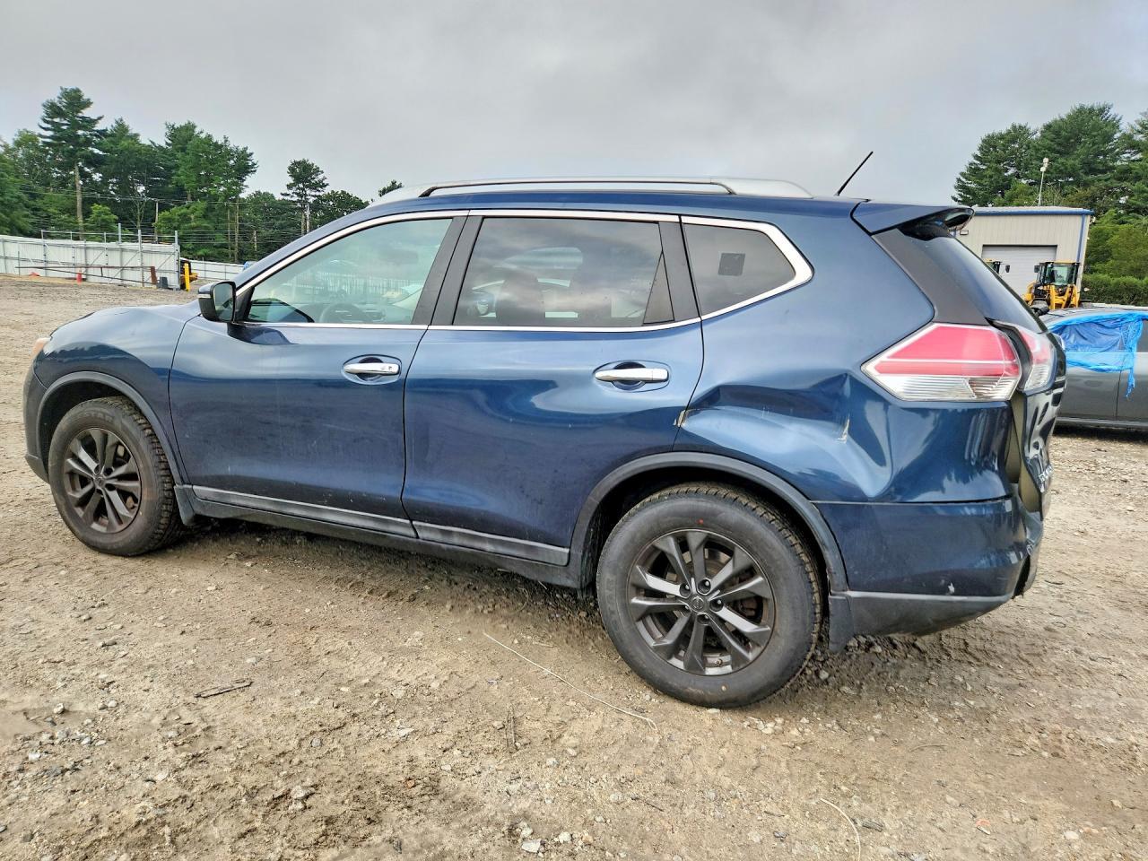 2015 Nissan Rogue Sv - Image 2