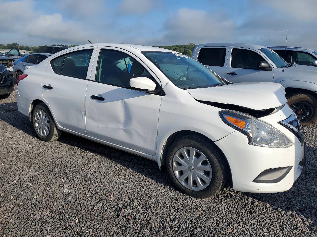 2019 Nissan Versa S Plus - Фото 4
