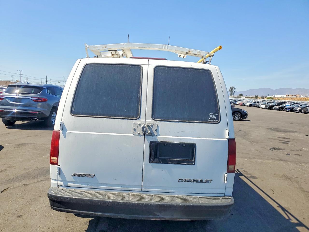 1999 Chevrolet Astro - Фото 6