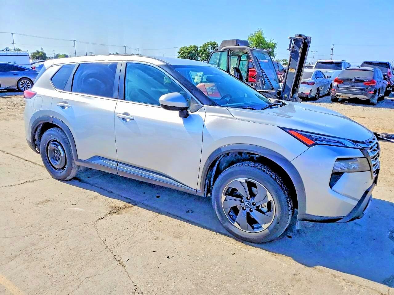 2025 Nissan Rogue Sv - Image 4