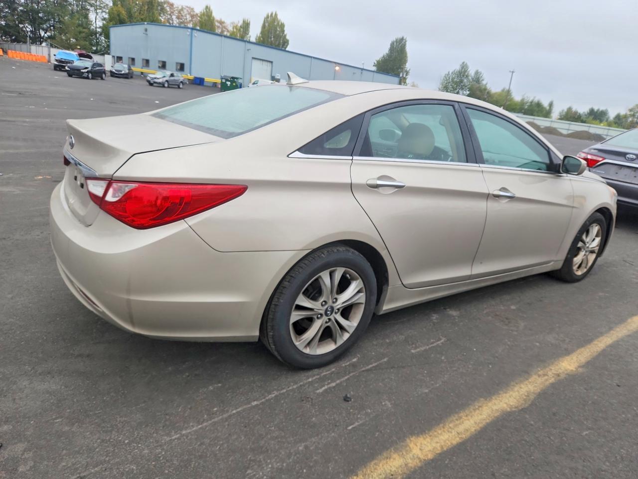 2011 Hyundai Sonata Gls - Image 3