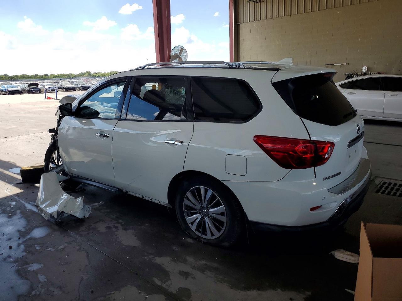2020 Nissan Pathfinder S - Image 2