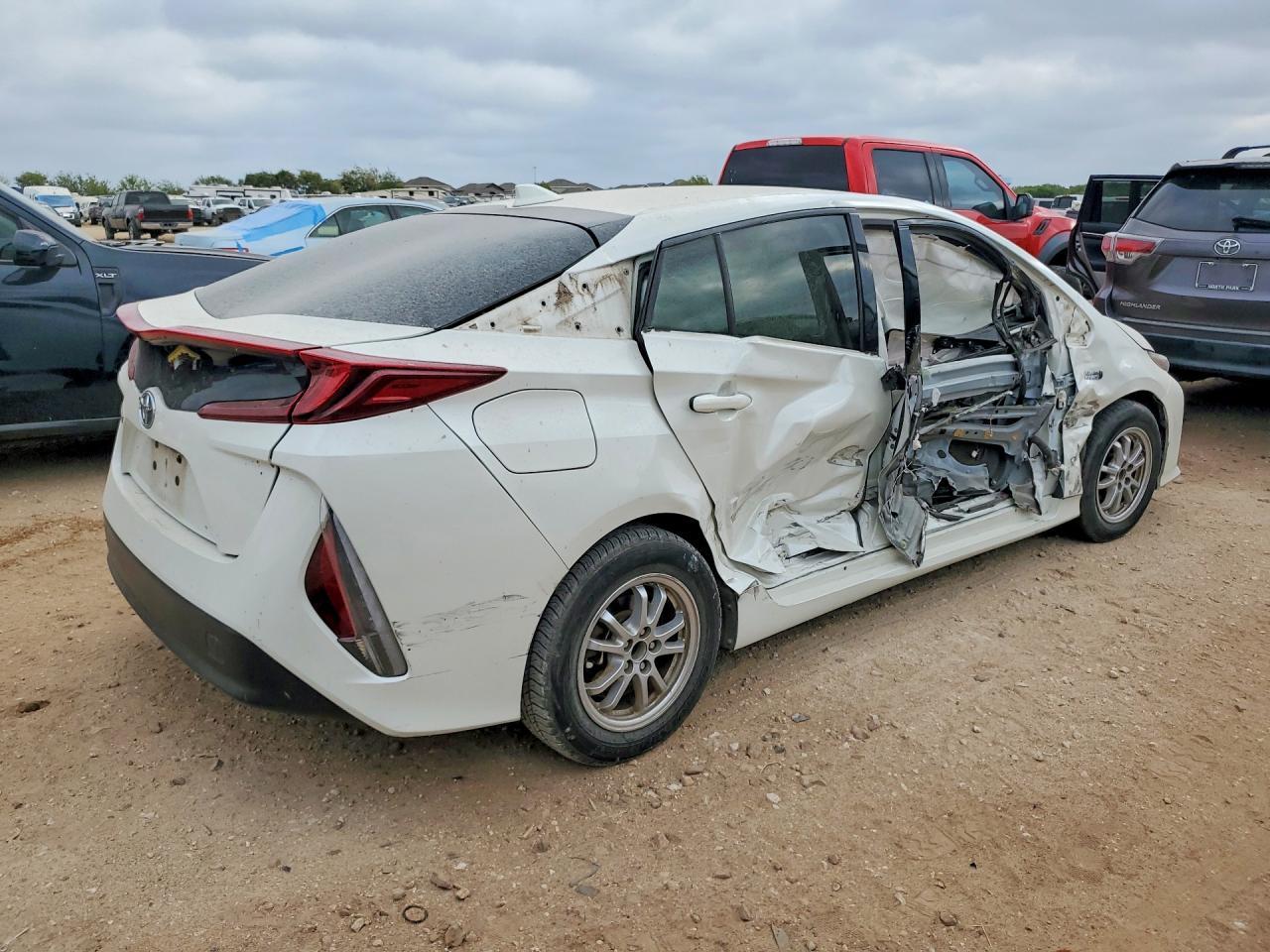 2019 Toyota Prius Prime Premium - Фото 3